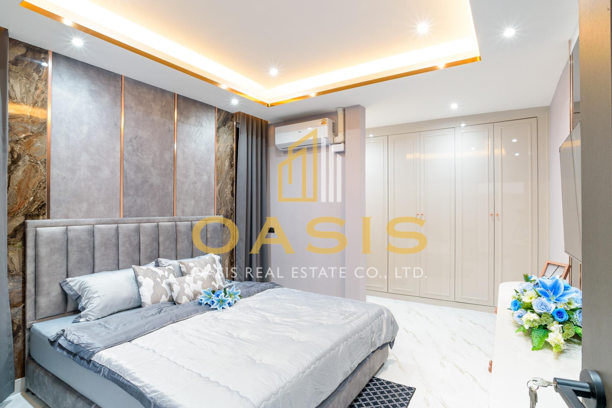 Luxury Pool Villa for Sale Central Park 2 