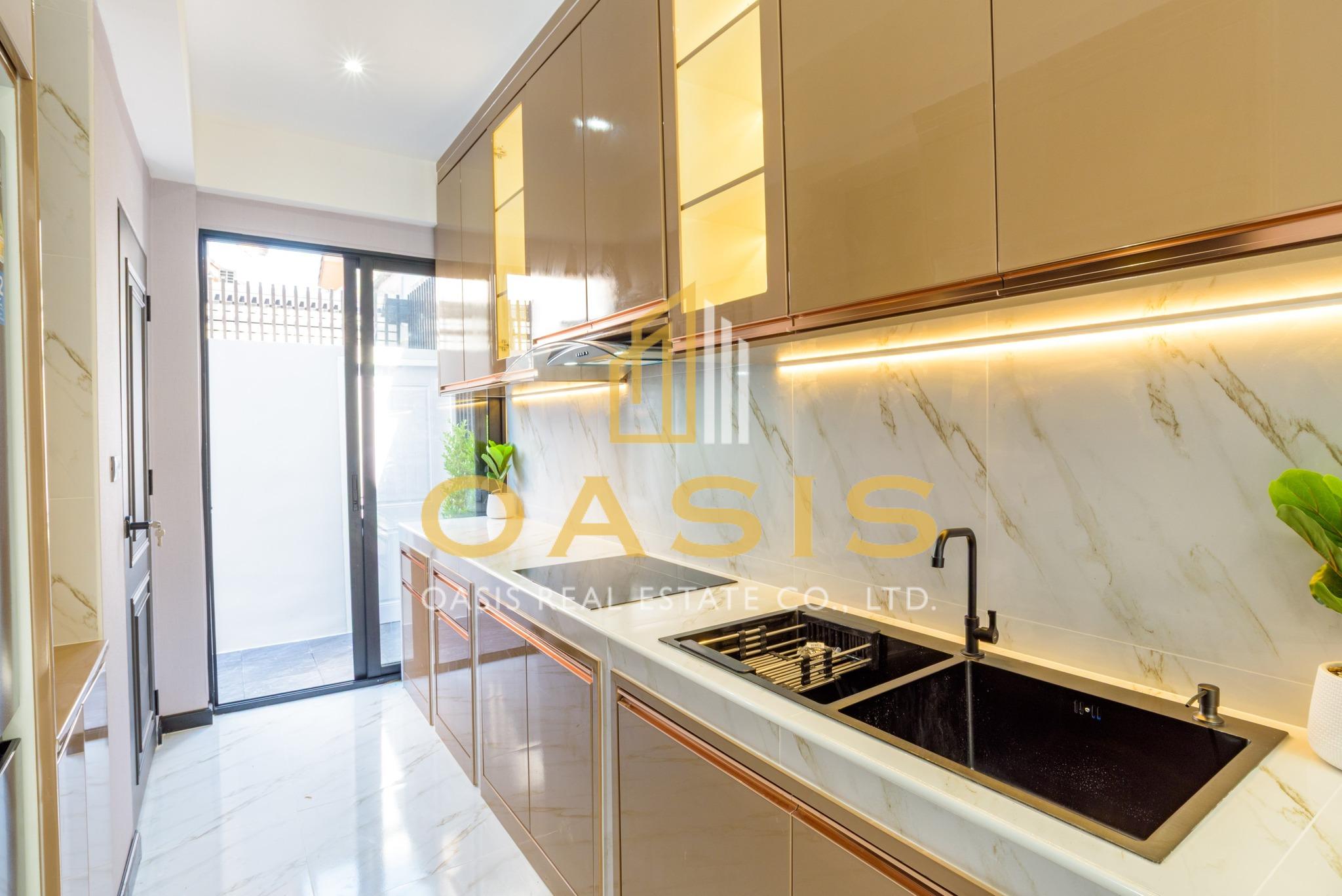 Luxury Pool Villa for Sale Central Park 2 