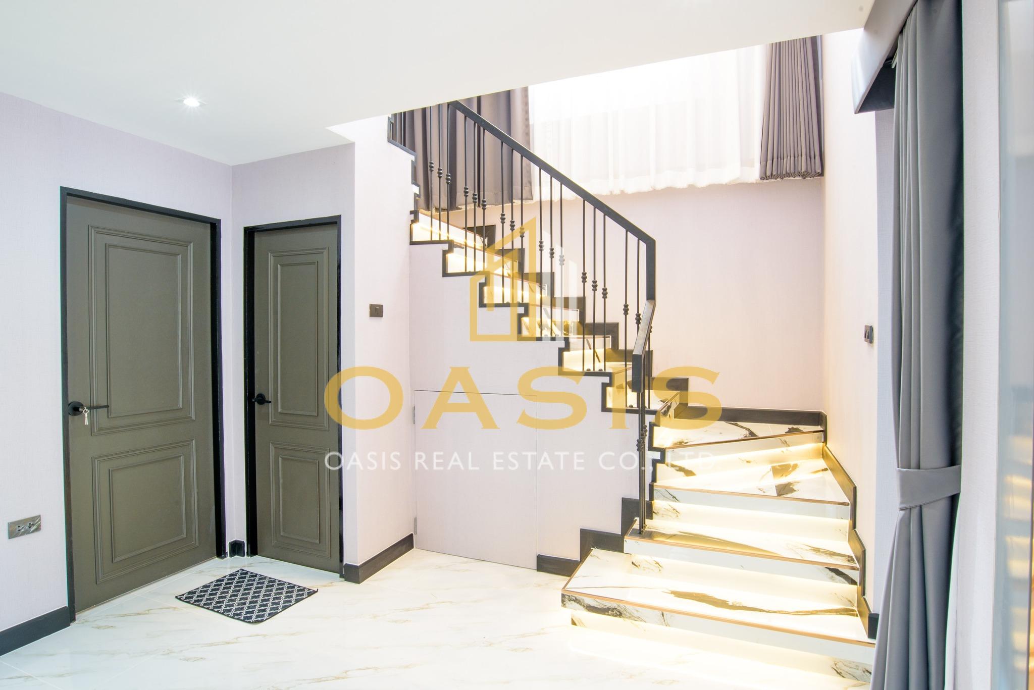 Luxury Pool Villa for Sale Central Park 2 