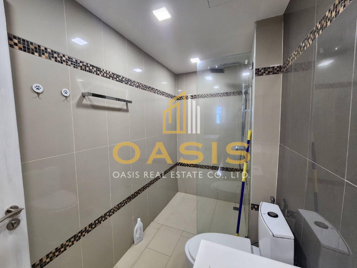 Spacious 1-Bedroom Condo with Pool View at Laguna Beach Resort