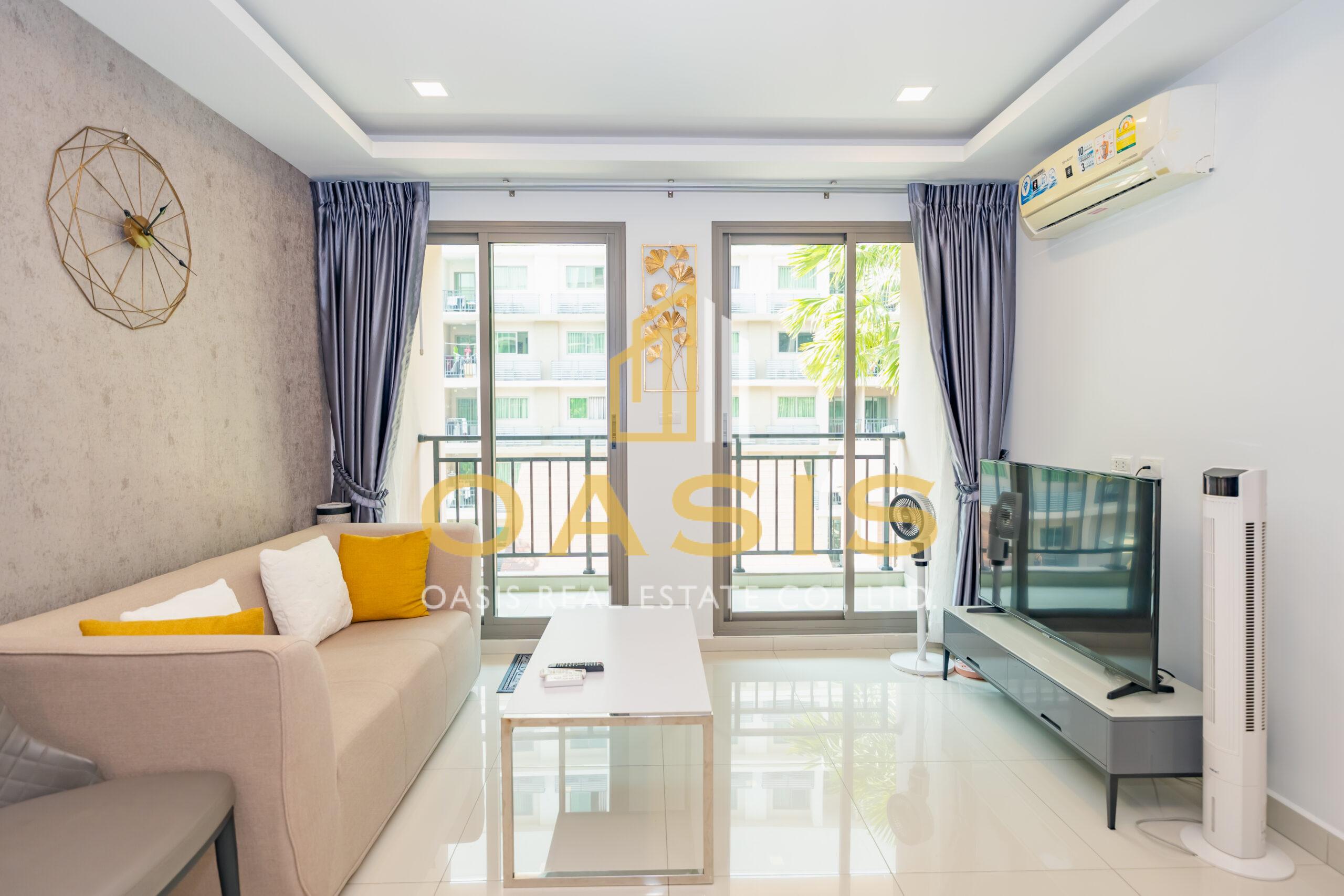 Modern 2-bedrooms condominium with a stunning pool view at Arcadia Beach Continental