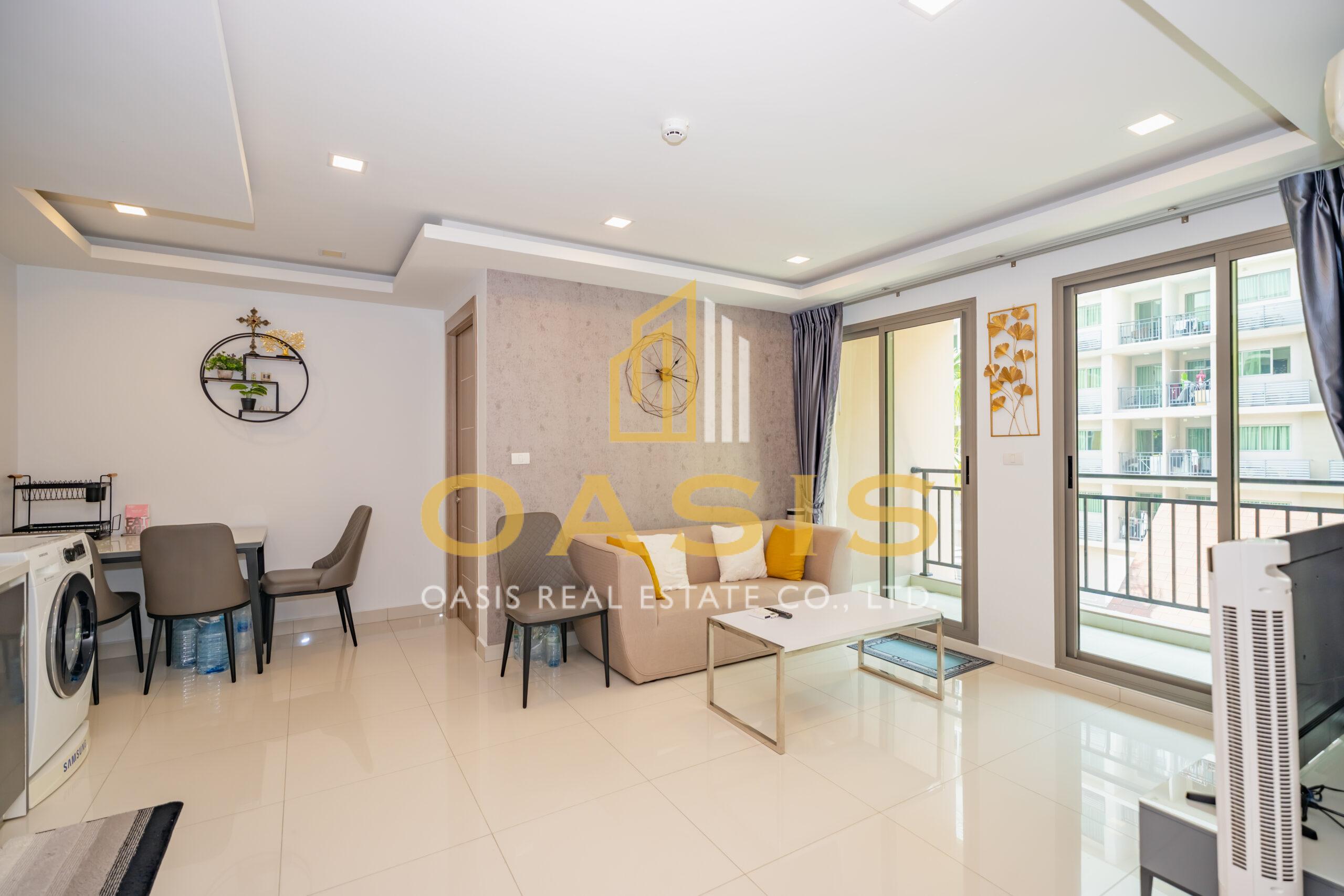 Modern 2-bedrooms condominium with a stunning pool view at Arcadia Beach Continental