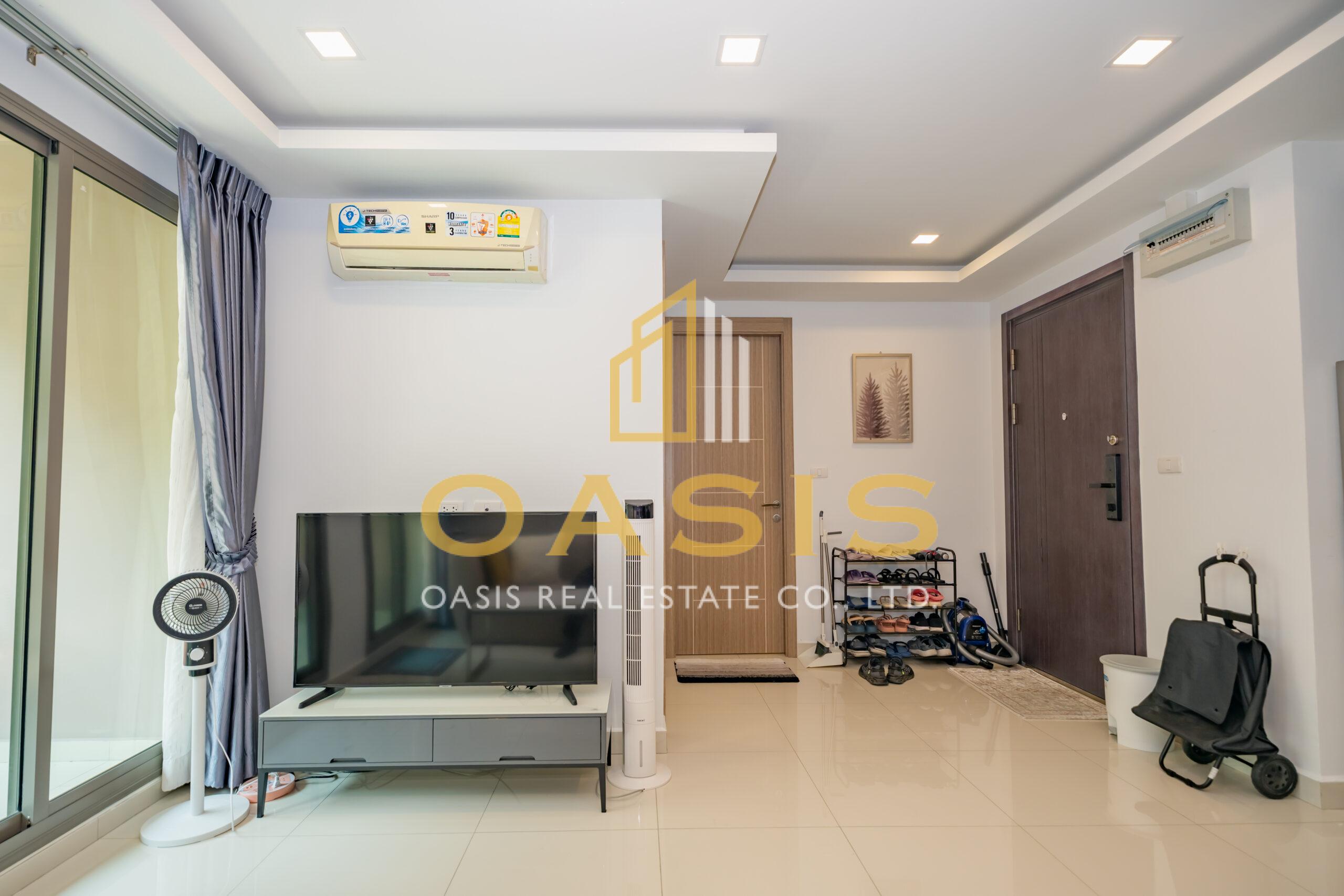 Modern 2-bedrooms condominium with a stunning pool view at Arcadia Beach Continental