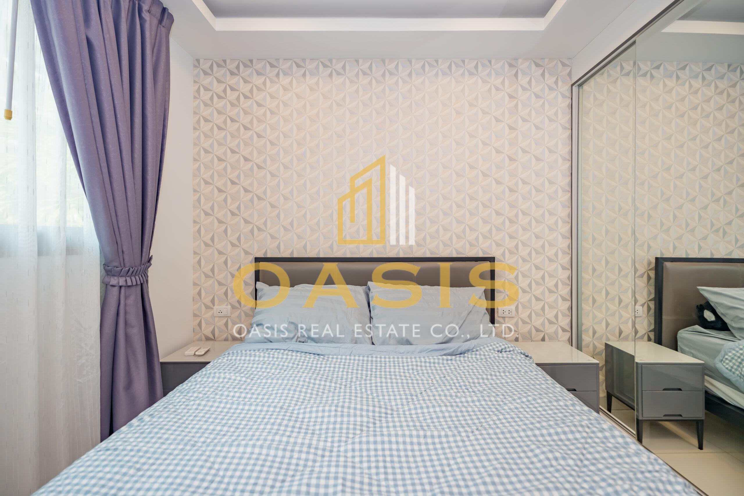 Modern 2-bedrooms condominium with a stunning pool view at Arcadia Beach Continental