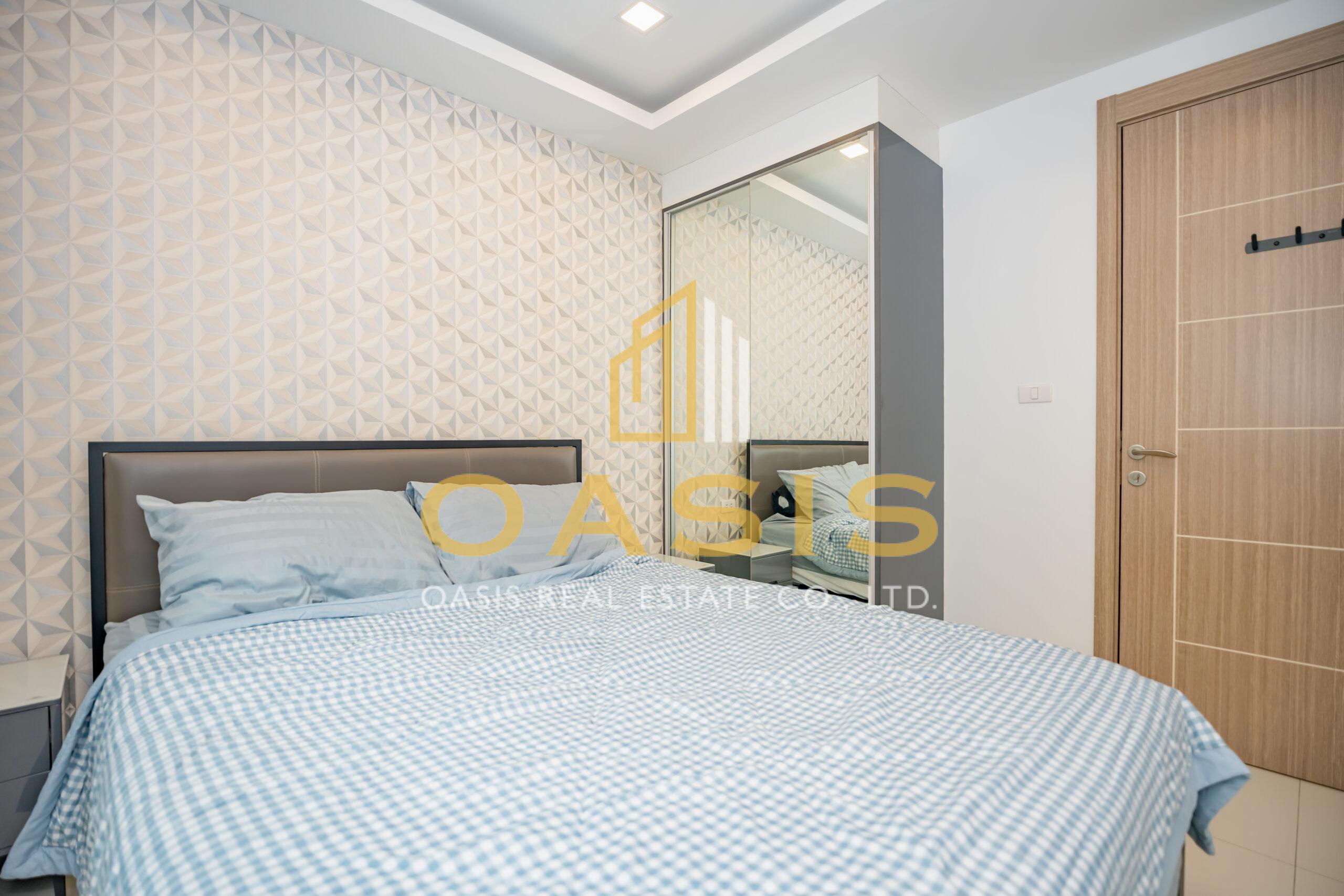 Modern 2-bedrooms condominium with a stunning pool view at Arcadia Beach Continental