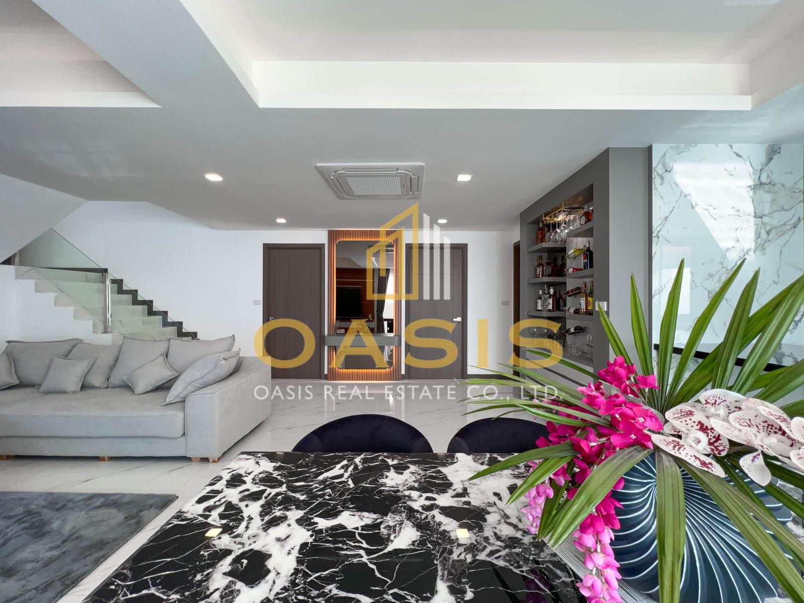 Luxury Pool Villa Near Jomtien Beach For Sale and Rent