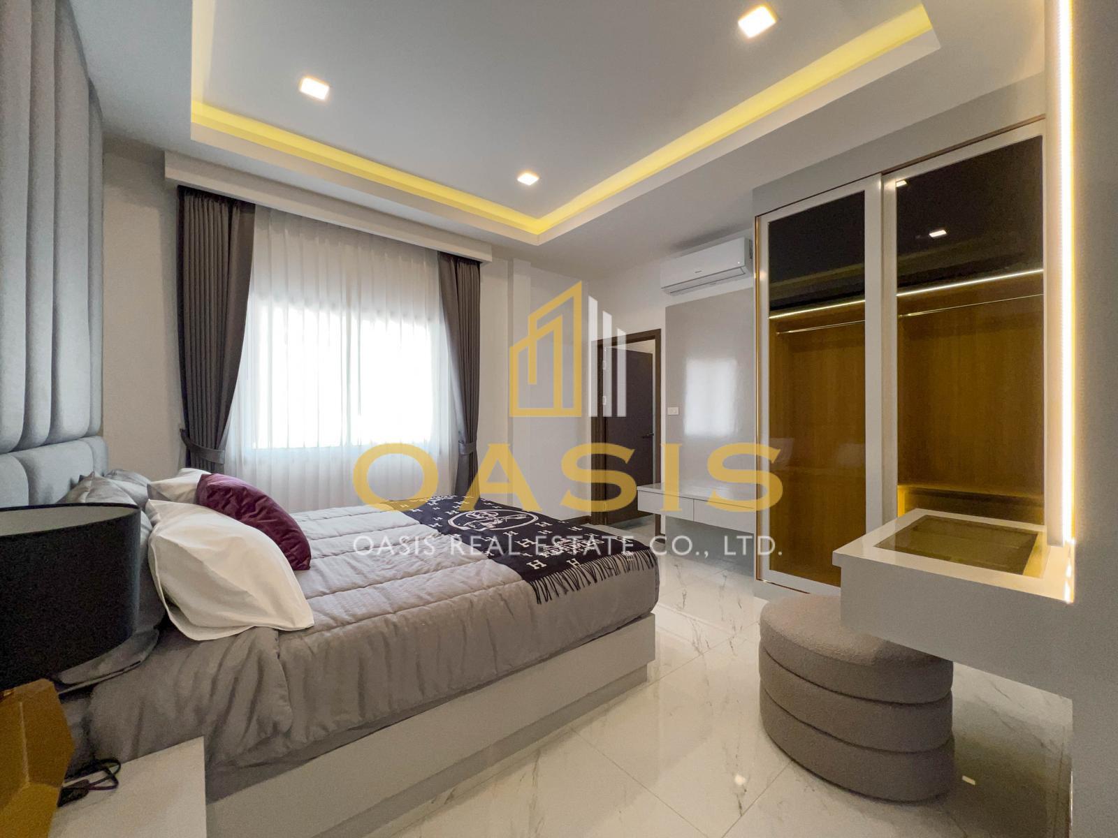 Luxury Pool Villa Near Jomtien Beach For Sale and Rent