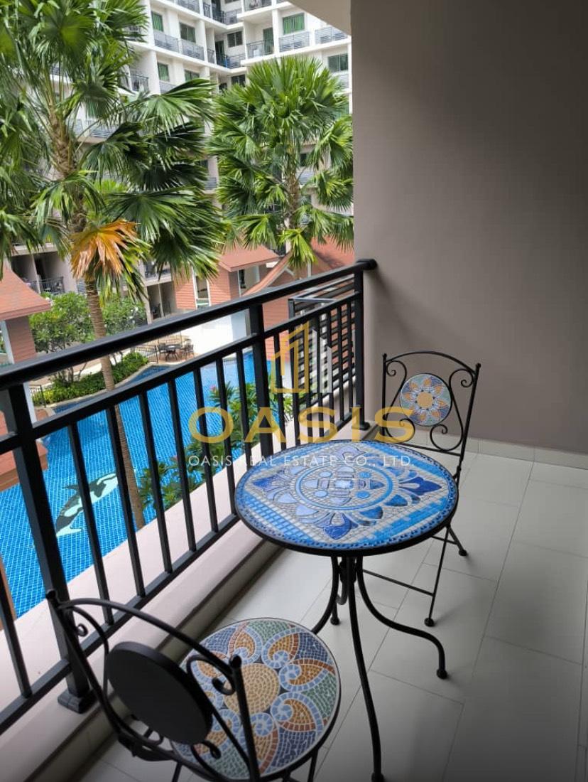 Modern 2-bedrooms condominium with a stunning pool view at Arcadia Beach Continental