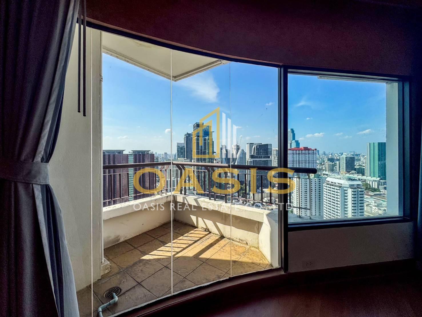 Luxury High-Rise Condo in Ratchathewi For sale