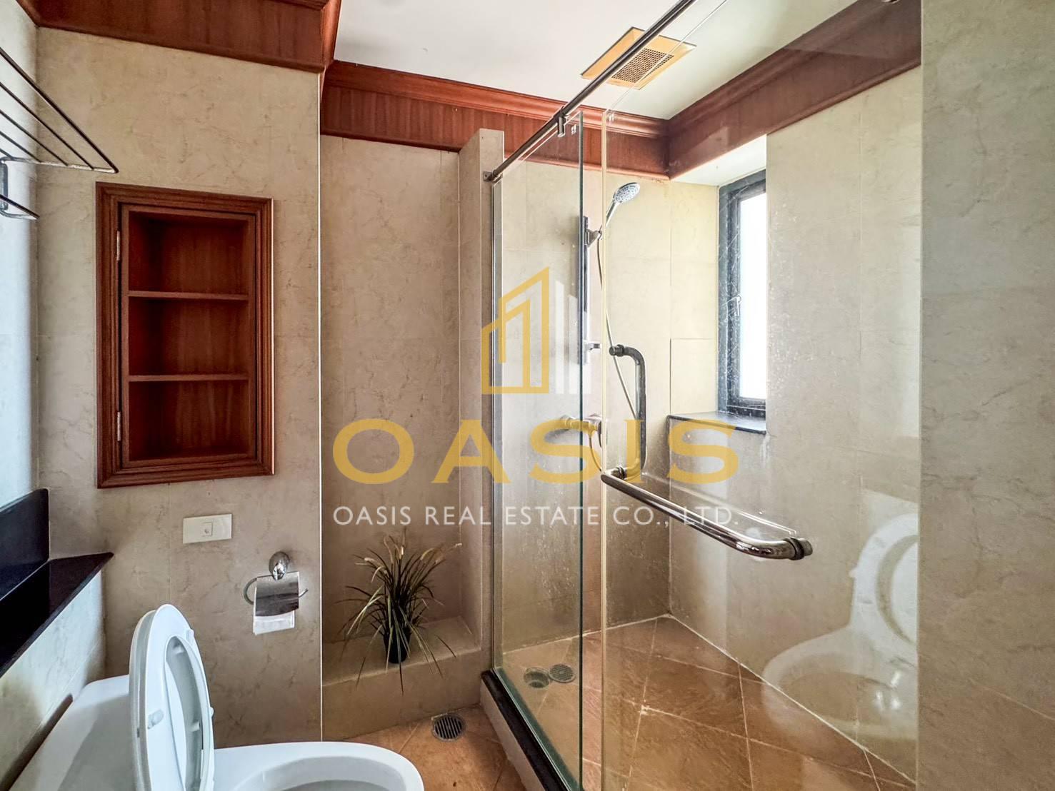 Luxury High-Rise Condo in Ratchathewi For sale