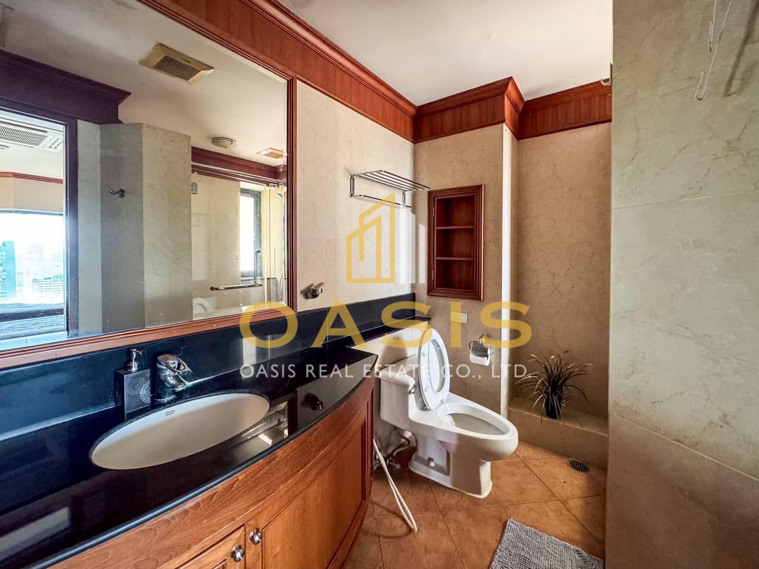 Luxury High-Rise Condo in Ratchathewi For sale