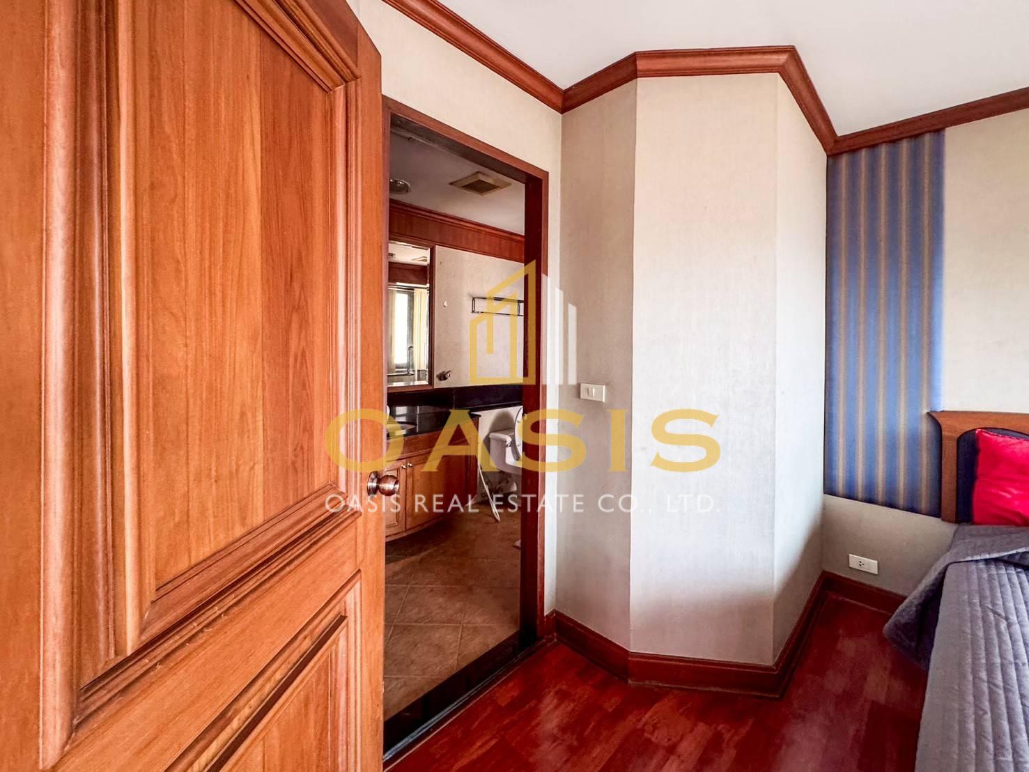 Luxury High-Rise Condo in Ratchathewi For sale