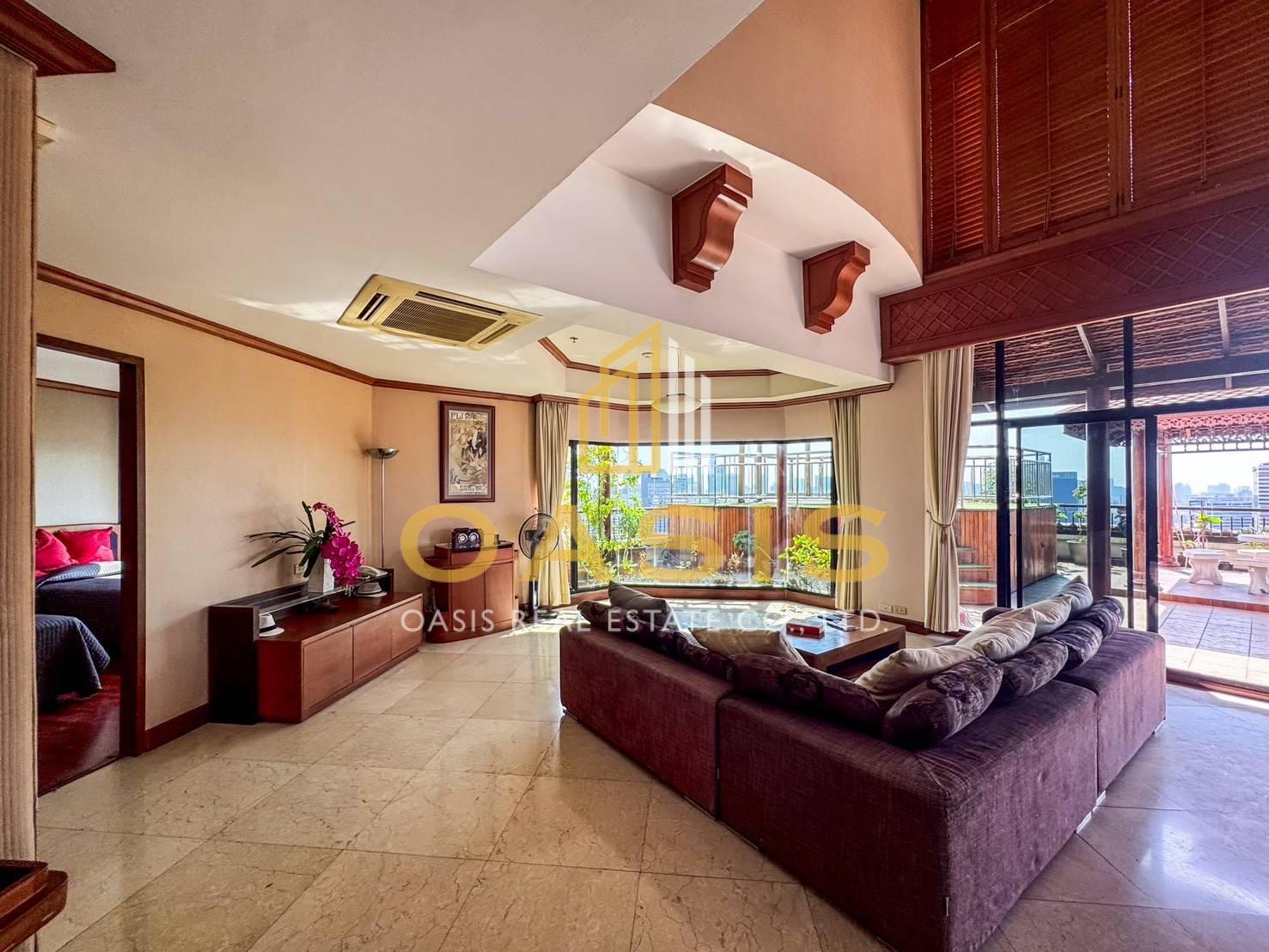 Luxury High-Rise Condo in Ratchathewi For sale
