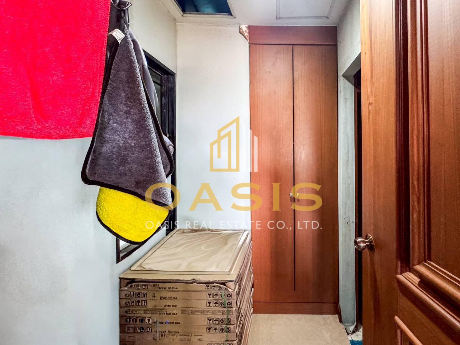 Luxury High-Rise Condo in Ratchathewi For sale