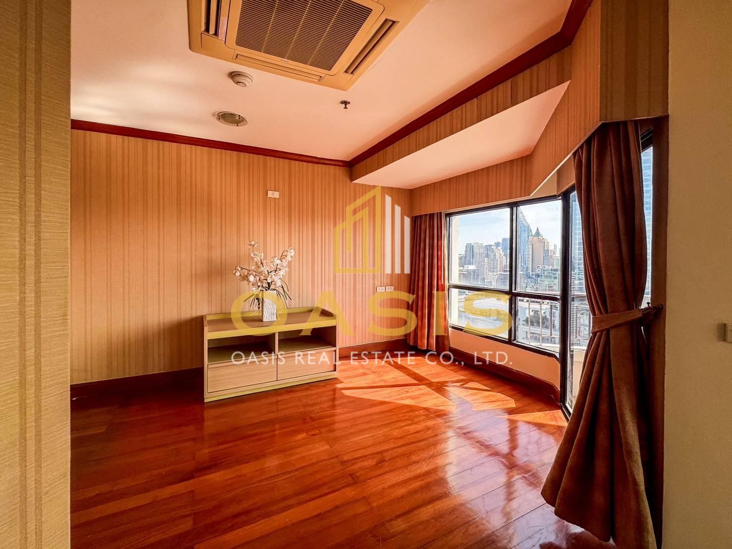 Luxury High-Rise Condo in Ratchathewi For sale