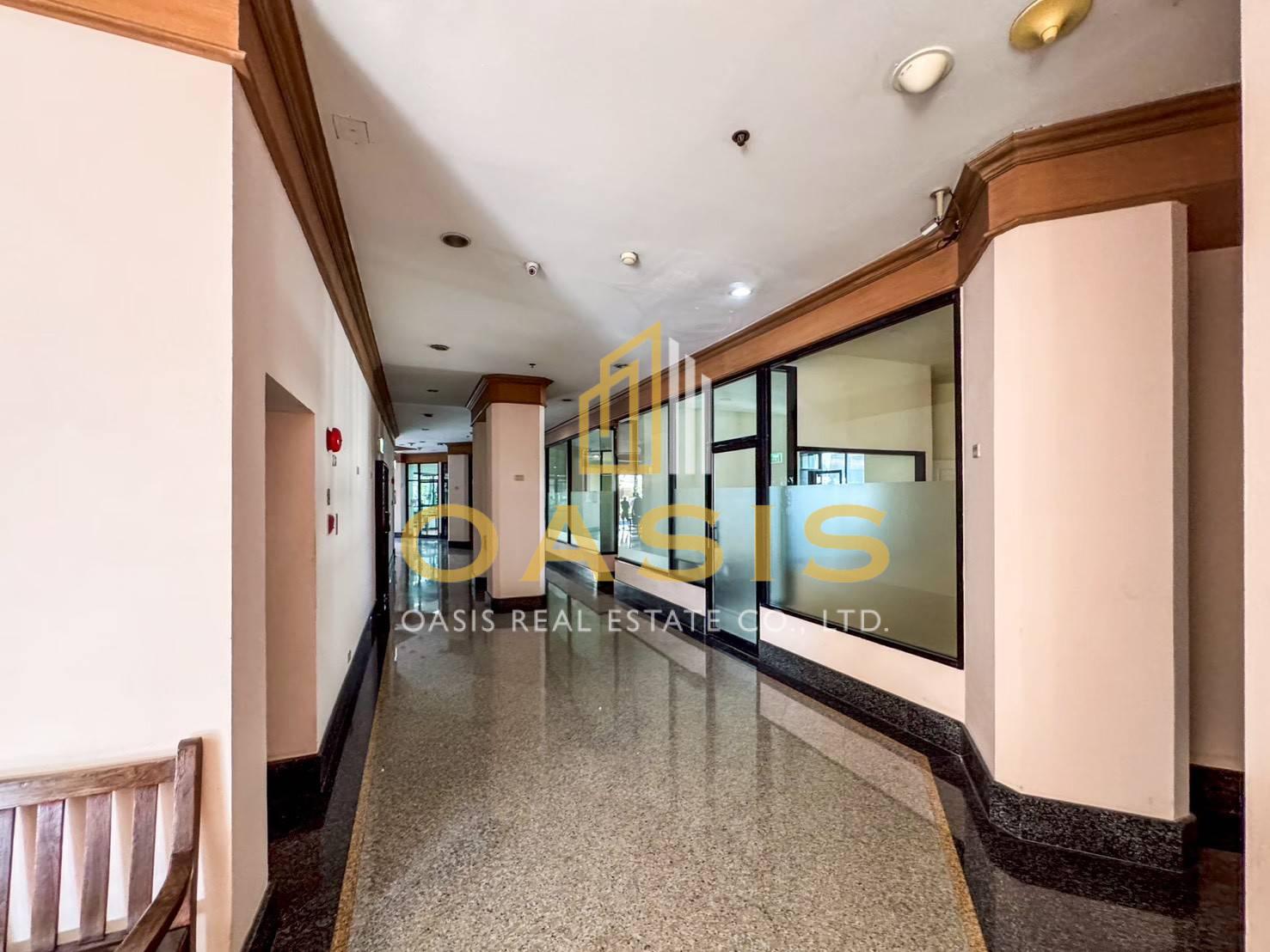 Luxury High-Rise Condo in Ratchathewi For sale