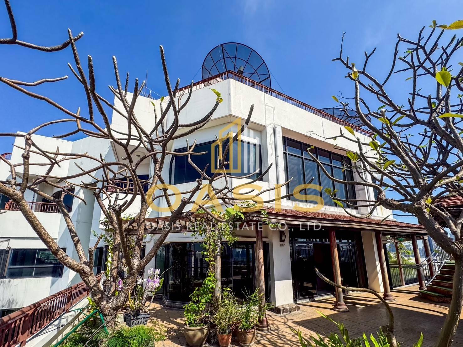 Luxury High-Rise Condo in Ratchathewi For sale