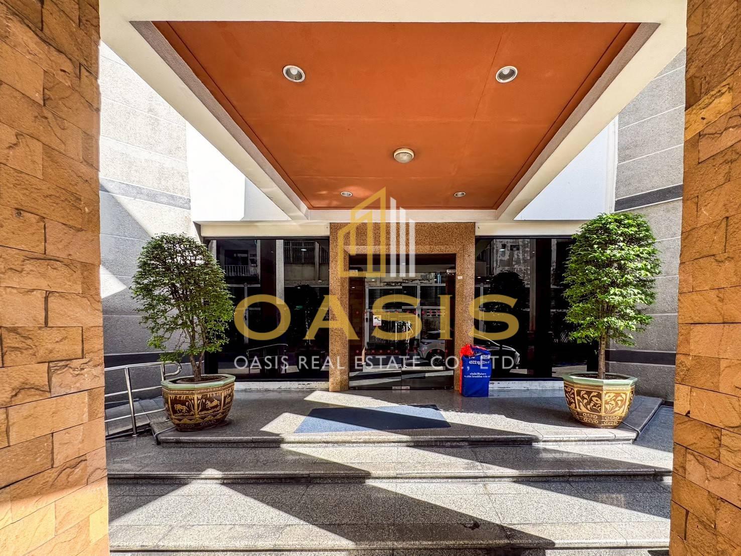 Luxury High-Rise Condo in Ratchathewi For sale