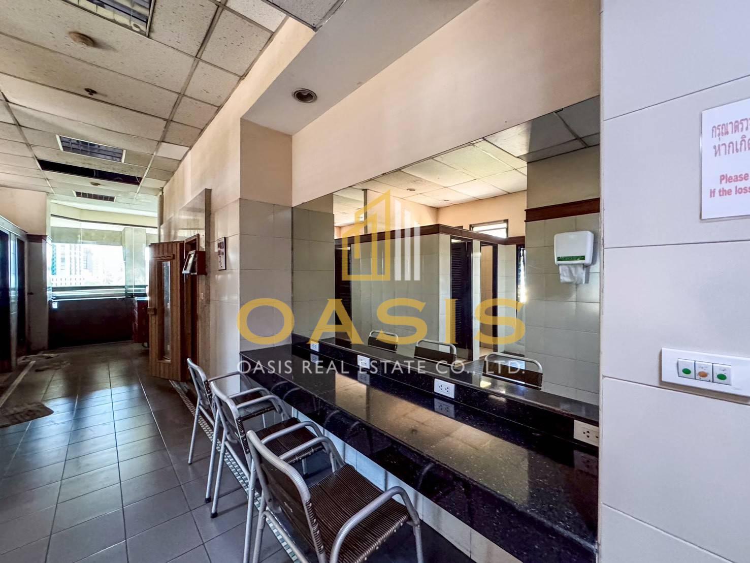 Luxury High-Rise Condo in Ratchathewi For sale