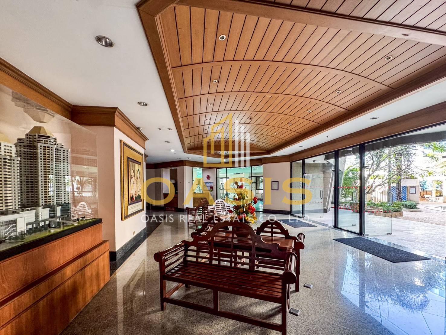 Luxury High-Rise Condo in Ratchathewi For sale