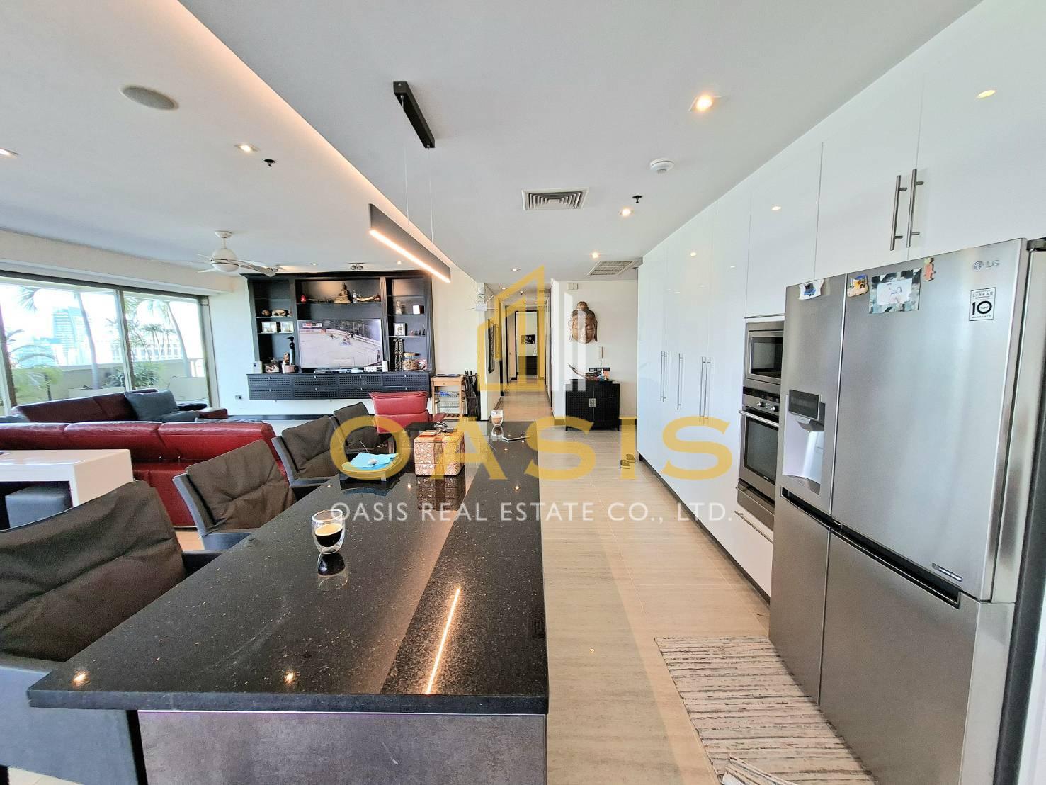 Luxury Penthouse overlooking Benjakitti Park – Asoke, Bangkok