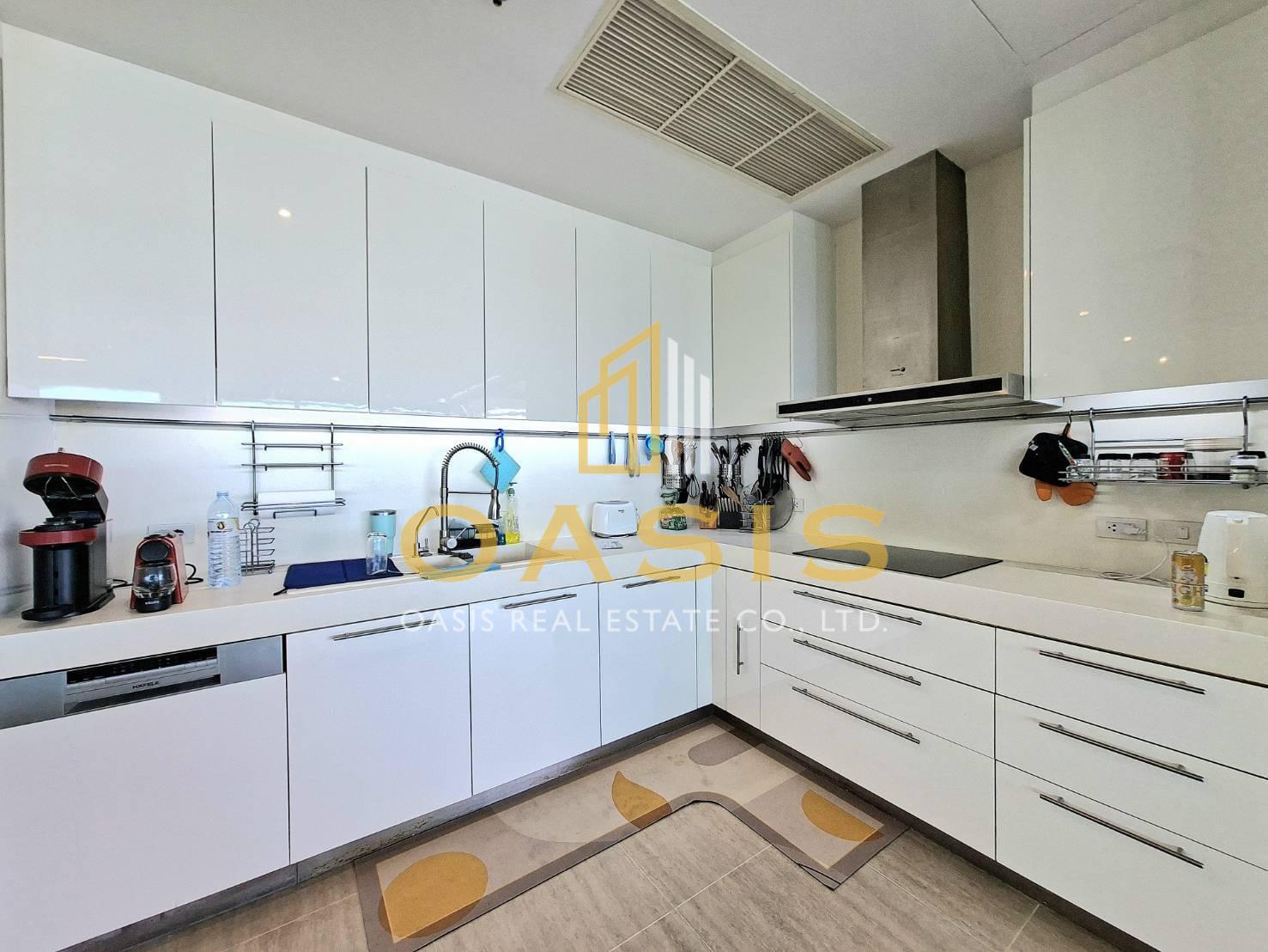 Luxury Penthouse overlooking Benjakitti Park – Asoke, Bangkok