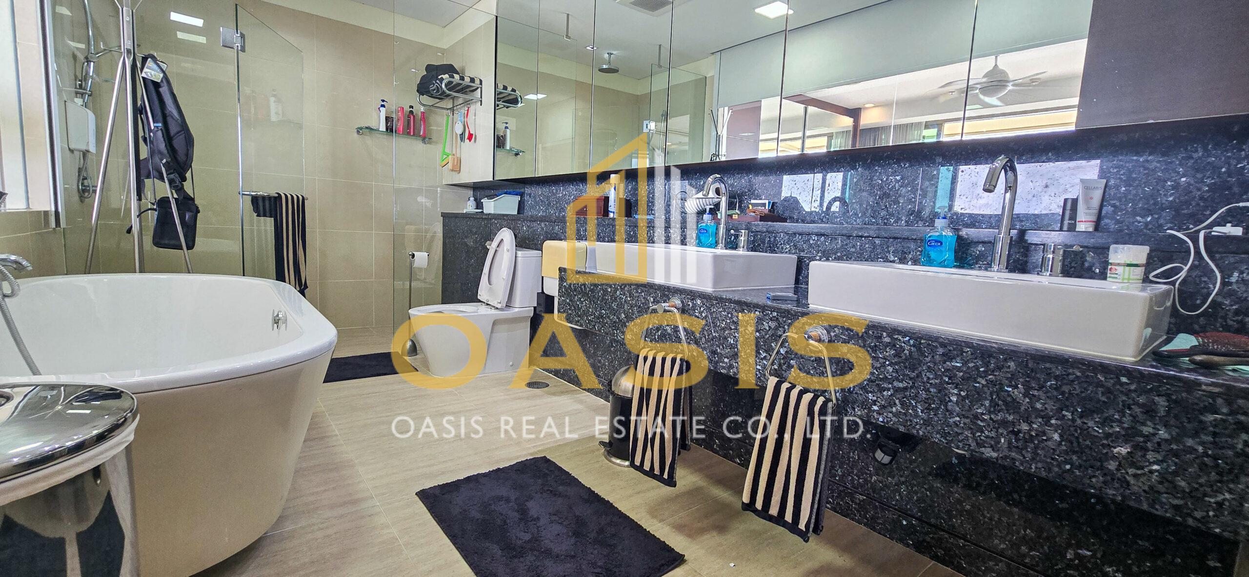 Luxury Penthouse overlooking Benjakitti Park – Asoke, Bangkok