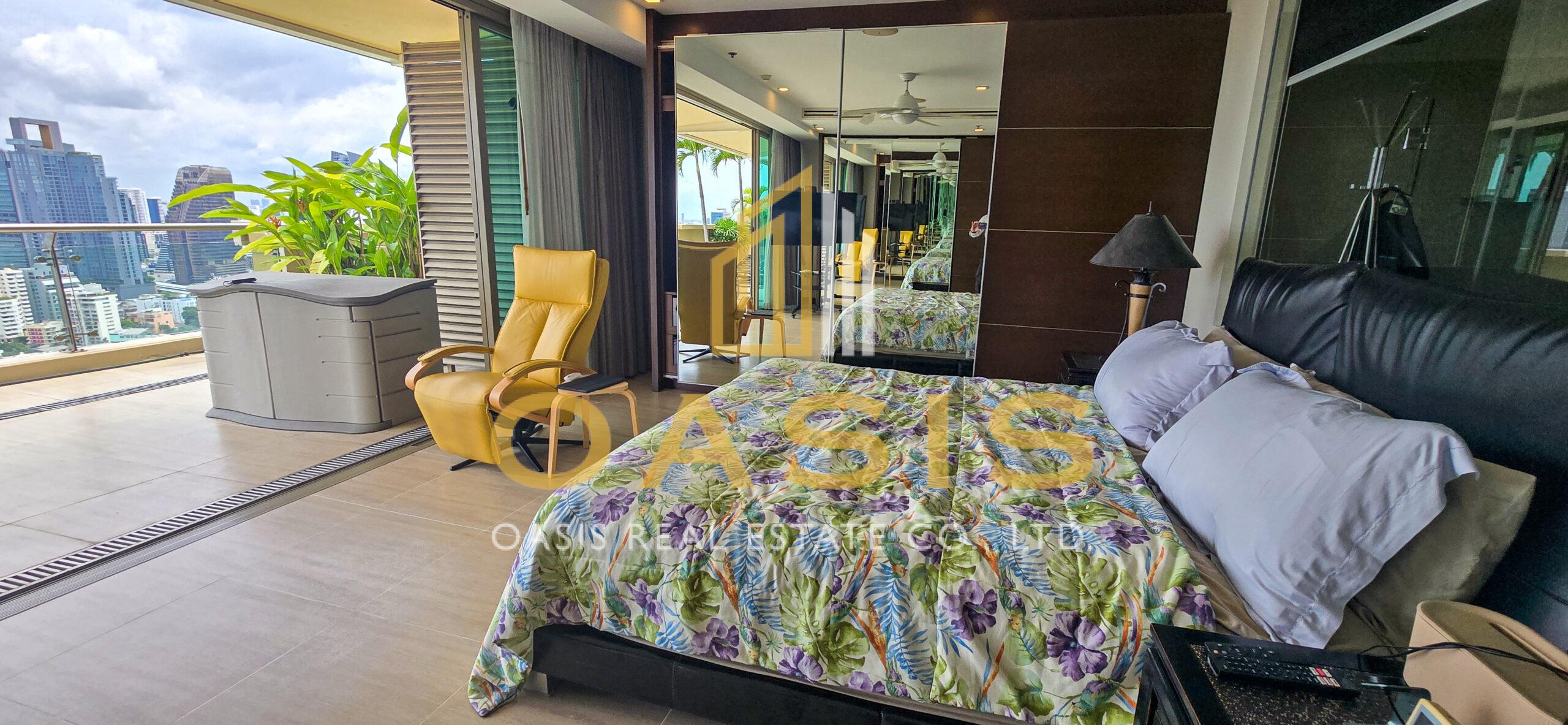 Luxury Penthouse overlooking Benjakitti Park – Asoke, Bangkok