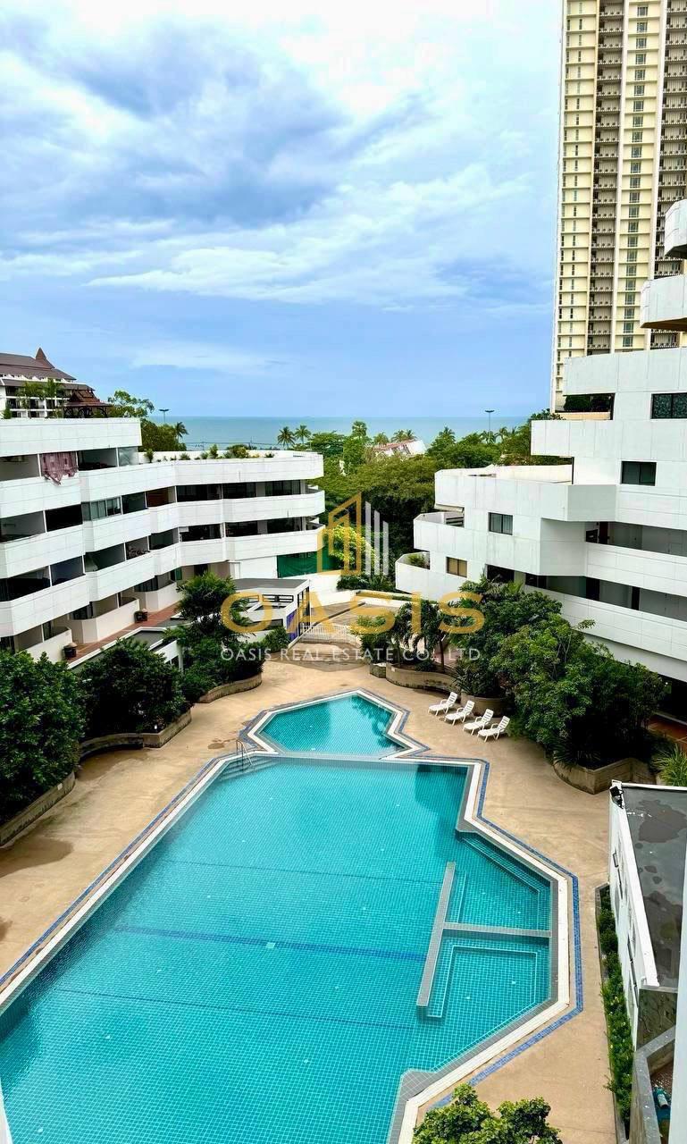 Beautiful big renovated studio in Paradise Condominium Jomtien in Foreign name